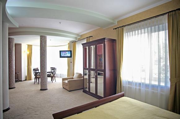 Diligence Hotel Cherson Pokoj fotografie